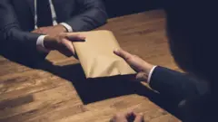 ገንዘብ ብሕቡእ ዝቀባበሉ ዘለዉ ውልቀሰባት