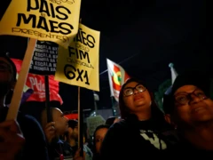 Trabalhadores e movimentos sociais fazem manifestação pelo fim da escala de trabalho 6 x 1 e pela taxação dos super-ricos, na Praça XV, Rio de Janeiro (RJ), em 10/07/2025