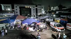 مجمع الشفاء الطبي بعد مداهمة الجيش الإسرائيلي