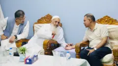 প্রধানমন্ত্রী তারেক রহমান রোববার হেফাজতে ইসলাম বাংলাদেশের আমির শাহ মহিবুল্লাহ বাবুনগরীর সঙ্গে বৈঠক করেন