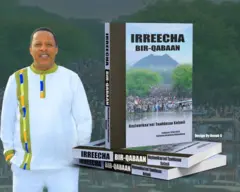 Barsiisaa Haayilemikaa'el Taaddasaa kitaaba haaraa Irreecha irratti barreessan