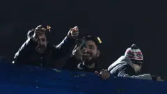 Arjantin parası yakan Brezilyalı taraftarlar 
