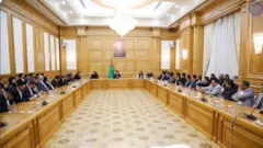 نور الدین عزیزی در دیدار با تاجران افغان در عشق‌آباد