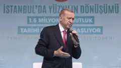 ရွေးကောက်ပွဲ နီးမှ မဲဆွယ်ပွဲ တခုလုံး ဖျက်သိမ်းရတဲ့ အာဒိုဝမ်