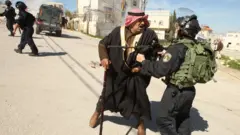 Enfrentamiento entre un soldado israelí y un palestino.