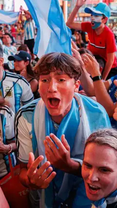 La fanática argentina no contuvo la alegría por ver a su selección llegar a una final del Mundial, otra vez.
