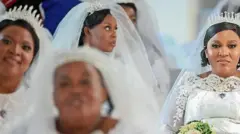 حفل زفاف جماعي في جنوب أفريقيا تظهر فيه أربع عرائس