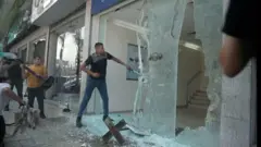 آنها به «حل‌ نشدن مشکلات سپرده‌گذاران، با وجود گذشت پنج سال از آغاز بحران» اعتراض دارند