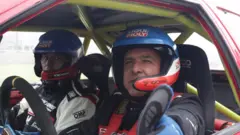 Piero Polar (i) y Pacho Cantt (d), al volante de su bólido.