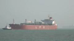 హార్ము జ్ జలసంధి, భారత నౌకలు, నందాదేవి, శివాాలిక్