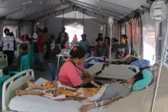 Pasien pengungsi gempa NTT.