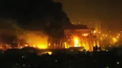 اشتعال النيران في أحد مقرات الحكم بالعراق أثناء الغزو الأمريكي