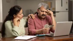 બજેટ 2025, નિર્મલા સીતારમણ, ઓલ્ડ રિજીમ, ન્યૂ રિજીમ, અર્થતંત્ર, ભારત, ગુજરાત, બીબીસી ગુજરાતી
