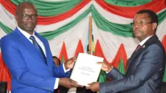 Révérien Ndikuriyo (ibubafu) hamwe n'uwumusubiriye Sinzohagera Emmanuel