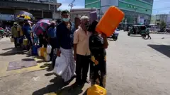 இலங்கை நெருக்கடி: யாழ்ப்பாணம், முல்லைத்தீவு, கிளிநொச்சியில் நிலை என்ன? - பிபிசி கள ஆய்வு