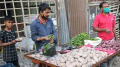 तरकारी विक्रेता