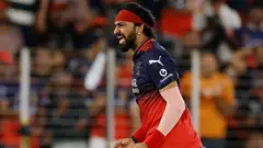 કૃણાલ પંડ્યા, વડોદરા, હાર્દિક પંડ્યા વિરાટ કોહલી, આઇપીએલ, બીબીસી, ગુજરાતી, આઈપીએલ ફાઇનલ મેચ, નરેન્દ્ર મોદી સ્ટેડિયમ, આરસીબી, પંજાબ કિંગ્સ, શ્રેયસ અય્યર, વરસાદ