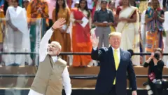 નમસ્તે ટ્રમ્પ કાર્યક્રમમાં મોદી અને ટ્રમ્પ