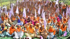 কৃষি বিলের প্রতিবাদে পাঞ্জাবে কৃষক পরিবারের বধূদের রেল রোকো আন্দোলন