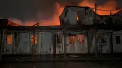 কর্মকর্তারা জানিয়েছেন, ওই হাসপাতালটিতে মাদকাসক্তির চিকিৎসার জন্য হাজারো মানুষ চিকিৎসাধীন ছিলেন।