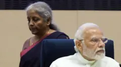 વડા પ્રધાન નરેન્દ્ર મોદી અને નાણામંત્રી નિર્મલા સીતારમણ