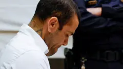 Dani Alves siddon for court