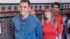 Санчес с супругой