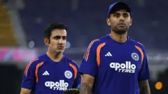 भारतीय कोच गौतम गंभीर (बाएं) और कप्तान सूर्यकुमार यादव नज़र आ रहे हैं. (फ़ाइल फ़ोटो)