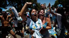 argentina, argentinski fudbalski navijači, argentinske navijačice