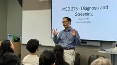 Bryant Lin em sala de aula