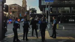 الشرطة تنتشر في منطقة وسط مدينة أوكلاند بعد حادث إطلاق النار في موقع قيد الإنشاء