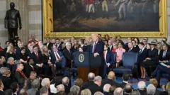 الرئيس الأمريكي دونالد ترامب يتحدث بعد أداء اليمين الدستورية كرئيس للبلاد في قاعة الكونغرس في واشنطن