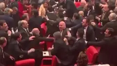 "معركة" داخل البرلمان التركي بسبب معارك إدلب