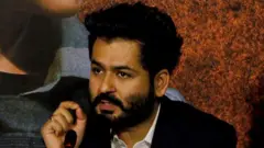 फ़िल्म 'धुरंधर' के एक प्रमोशनल इवेंट में निर्देशक आदित्य धर