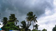 বিকেল থেকে ঝড়ের প্রভাব তীব্র হবে