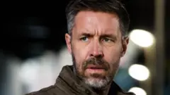 Paddy Considine geçen yıl BBC televizyonunda yayınlanan Informer dizisinde oynamıştı