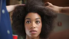 Ndị ọkachamara n'ihe gbasara akpụkpọ ahụ na ntutu kwuru na ntutu isi mmadụ na-emebi maọbụ na-agbaji agbaji mgbe onye ahụ anaghị elekọta ya nke ọma.