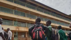 Baadhi ya wanafunzi walionusurika kifo baada ya wenzao 14 kupoteza miasha yao katika mkanyagano