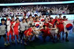 2022 항저우 아시안게임 승리를 자축하는 한국 남자축구 대표팀