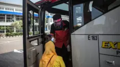 bus, angkutan umum, virus corona