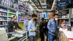 از سرگیری کسب و کارها در ایران با وجود هشدارها