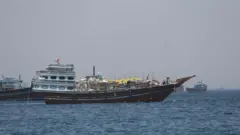 Торговые суда в Ормузском проливе