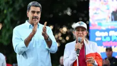 Nicolás Maduro aplaude e Cilia Flores fala em evento público