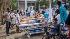 Gempa NTT hancurkan fasilitas kesehatan, petugas medis berkejaran waktu untuk selamatkan pasien - 'Puskesmas hancur, kami butuh relawan dan obat-obatan'