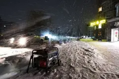 Генератор на снігу