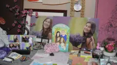 استیو و آی سنت ژولیانا دختر ۱۴ ساله خود هانا را در تیراندازی از دست دادند