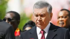 Мирзиёев парадга нега борди, деган савол янграмоқда