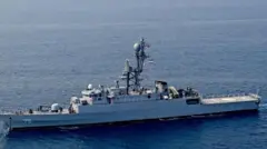 17 फ़रवरी को ईस्टर्न नेवल कमांड ने ये तस्वीर पोस्ट करते हुए ईरान के युद्धपोत आईआरआईएस डेना का स्वागत किया था.