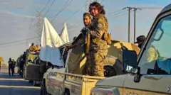 قوات تابعة لإدارة العمليات العسكرية في سوريا تتوجه إلى اللاذقية
