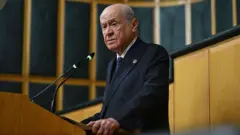 Bahçeli kürsüde 